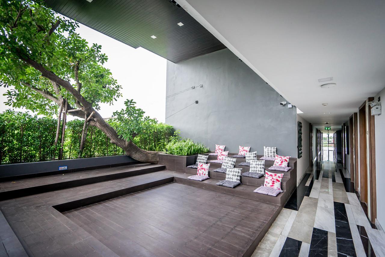 Onix Hotel Bangkok Exterior foto